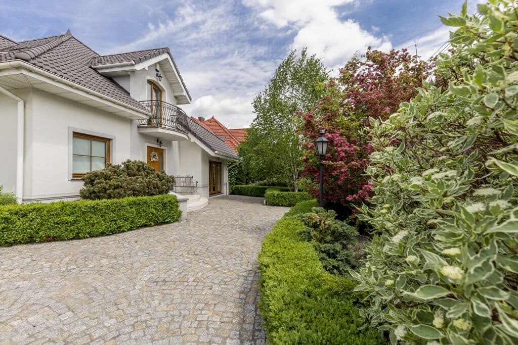 Block-paved driveway with a curved fan pattern